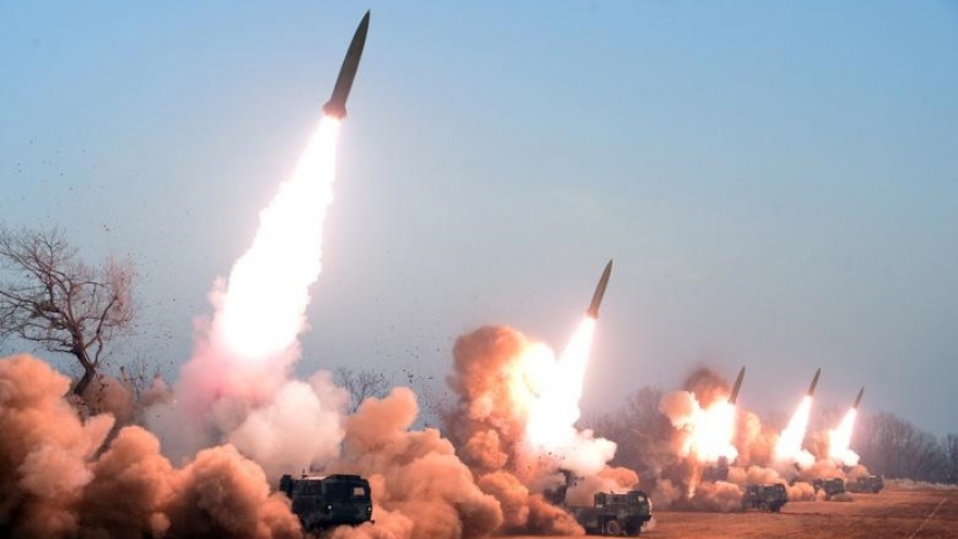 Hai tên lửa đạn đạo của Triều Tiên rơi vào vùng đặc quyền kinh tế của Nhật Bản